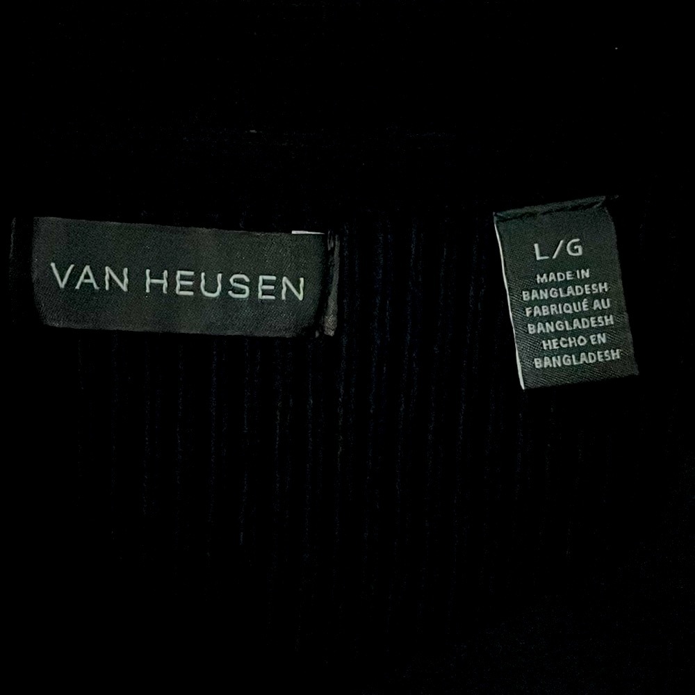 Van Heusen Long Sleeve Sweater EUC - Picture 2 of 5
